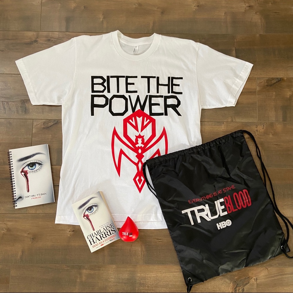 {True Blood} Comic Con 2012 Bundle American Apparel Tee Large Backpack Book